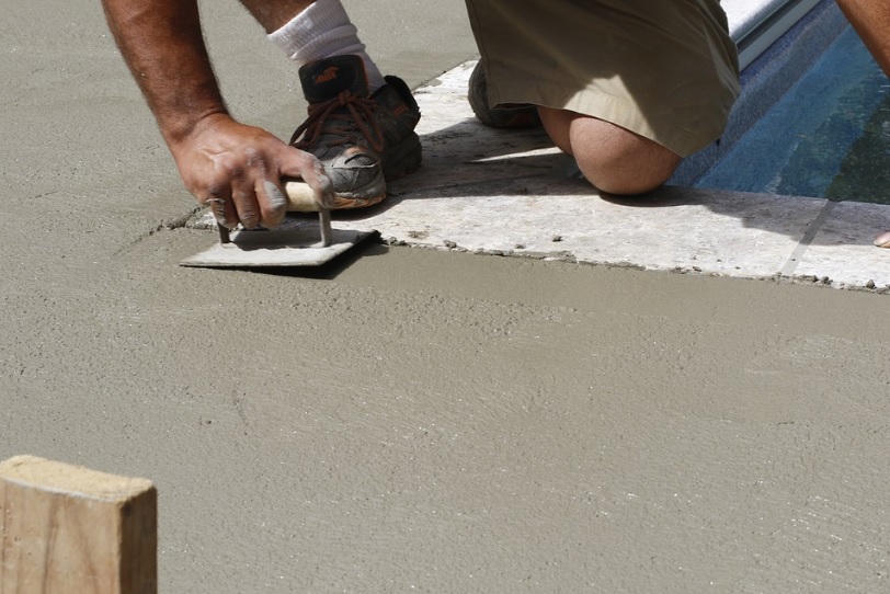 Wylewanie posadzki betonowej